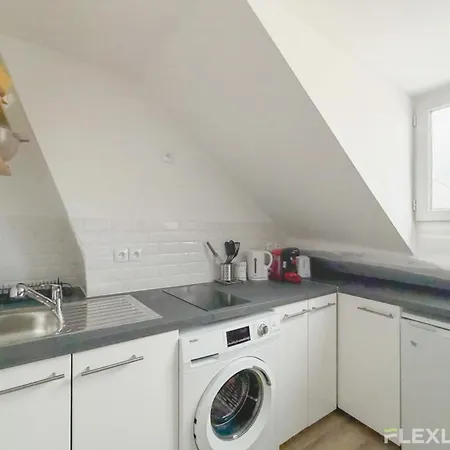 Comfortable And Bright Large 10th Apartment Paris